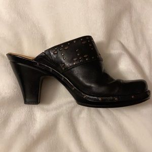 EUC Sofft Laurel Black leather clog with stud detail women’s size 9.5.